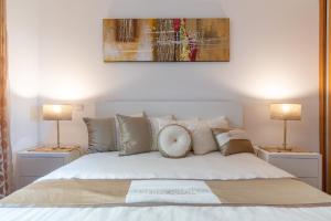 Ένα ή περισσότερα κρεβάτια σε δωμάτιο στο Zeza´s apartament +39 φωτογραφίες