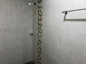 a shower with a shower curtain in a bathroom at Santa Marta Apartamentos Salazar - Maria Paula in Santa Marta