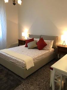 Posteľ alebo postele v izbe v ubytovaní Cozy Apartment Sabrina