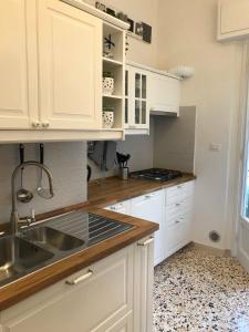 Kuchyňa alebo kuchynka v ubytovaní Cozy Apartment Sabrina