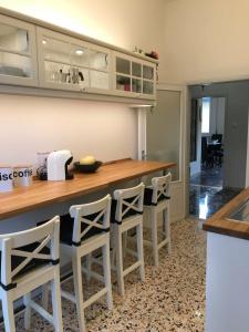 Kuchyňa alebo kuchynka v ubytovaní Cozy Apartment Sabrina