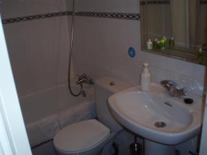 Koupelna v ubytování Hostal Castilla + 14 fotografií