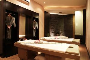 Java Paragon Hotel & Residences tesisinde bir banyo