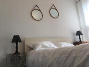 Aveiro center cozy Apartmentにあるベッド