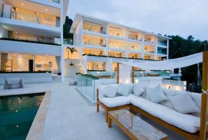 La alberca dentro o cerca de Code Samui Hotel