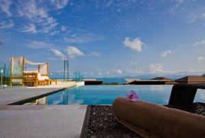 La alberca dentro o cerca de Code Samui Hotel
