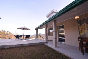 Balkón nebo terasa v ubytování Top Terrace Cottage