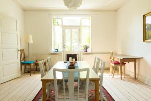 Posezení v ubytování Spacious Private Apartment for Family Holiday + 15 fotografií