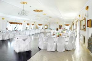Restaurace v ubytování Hotel Artur + 37 fotografií
