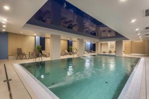 Bazén v ubytovaní City Center - Riverside by Apartmore alebo v jeho blízkosti