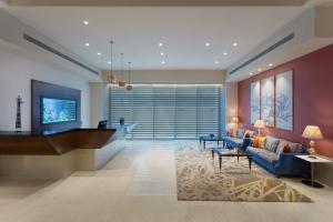 Fortune Park Pushpanjali, Durgapur - Member ITC Hotels' Group的电视和/或娱乐中心