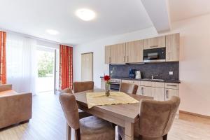 Kuchnia lub aneks kuchenny w obiekcie Apartment Bergsee