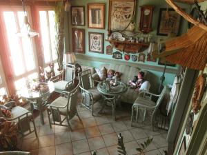 a living room with a couch and a table and chairs at Pension Antik in Bad Lobenstein