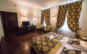 a hotel room with two beds and a television at Hotel Holland House Old Town in Gdańsk +52 photos