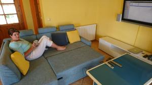 Televízia a/alebo spoločenská miestnosť v ubytovaní Villa Limun