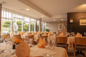 En restaurant eller et spisested på Hotel Villa am Rhein