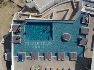 Výhľad na bazén v ubytovaní Golden Beach Resort Anafi alebo v jeho blízkosti