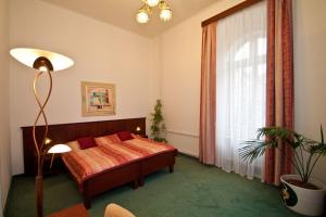 Posteľ alebo postele v izbe v ubytovaní Lázeňský Hotel Sadový Pramen