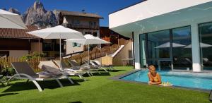 Bazén v ubytování Sport Hotel Majarè nebo v jeho okolí