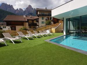 Bazén v ubytování Sport Hotel Majarè nebo v jeho okolí