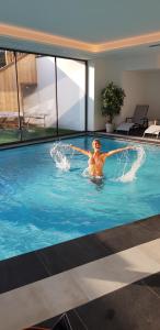 Bazén v ubytování Sport Hotel Majarè nebo v jeho okolí