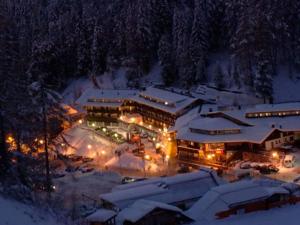 Casa a piè di pista during the winter