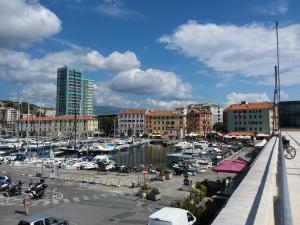 Photo de la galerie de l'établissement Skyline, Casa Vacanze, à Savone