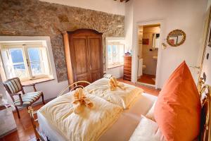 A bed or beds in a room at B&B Puccini