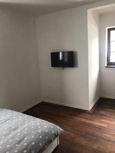 TV a/nebo společenská místnost v ubytování Portus Apartment