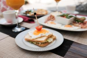 Jedlo v ubytovaní bed & breakfast alebo blízkom okolí