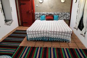 Tempat tidur dalam kamar di Къща за гости "Жълтицата"