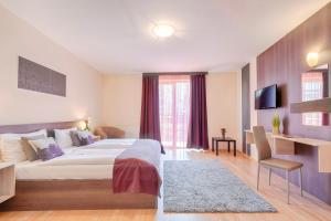 Posteľ alebo postele v izbe v ubytovaní Triple M Hotel