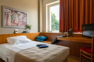 Postel nebo postele na pokoji v ubytování Santa Barbara Hotel