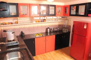 Kera Houseboats Alleppey的厨房或小厨房