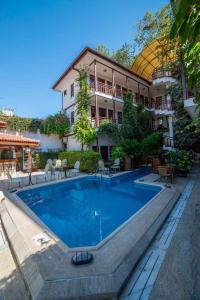 a large swimming pool in front of a building at Hotel Karyatit Kaleici in Antalya