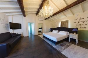 Postel nebo postele na pokoji v ubytování La Boheme Chambres + 254 fotografií