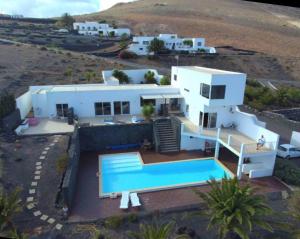 Bazén v ubytovaní Luxury studio, sea view, pool alebo v jeho blízkosti