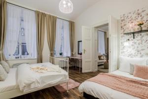 Posteľ alebo postele v izbe v ubytovaní Prague APT near Charles Bridge by Michal&Friends
