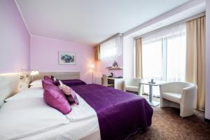 Uma cama ou camas num quarto em Hotel Mlynska