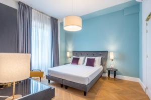 a bedroom with a large bed and a large window at 3110 ArtHotel in Florence