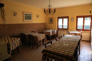 a restaurant with tables and chairs in a room at Agriturismo Il Casale Pica in Posta