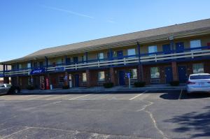 a building with a parking lot in front of it at Americas Best Value Inn Maumee/Toledo in Maumee