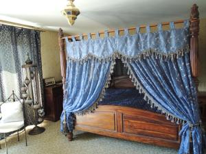 Ein Bett oder Betten in einem Zimmer der Unterkunft N. Blaise Chambres d'Hôtes