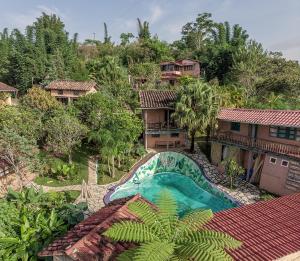 an aerial view of a house with a swimming pool at Cabañas Los Achicuales in Cuetzalán del Progreso