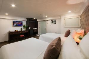 Voodi või voodid majutusasutuse Golden Rooster Hotel toas