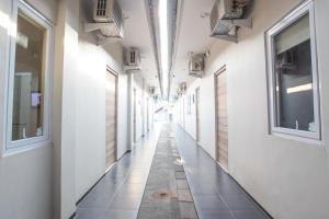 Galeri foto LeGreen Suite Supomo di Jakarta