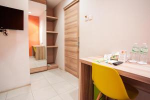 TV/trung tâm giải trí tại LeGreen Suite Supomo