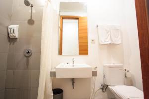 Bany a LeGreen Suite Kuningan 13 fotos més