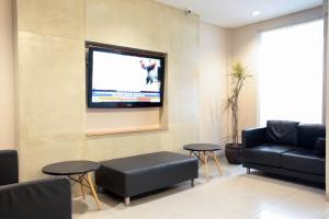 Prostor za sedenje u objektu LeGreen Suite Kuningan