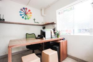 Imagem da galeria de LeGreen Suite Poso em Jacarta
